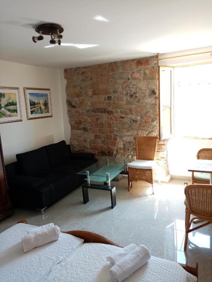 Casa Di Marko 105 M2 Garden Apartment Ровин Екстериор снимка