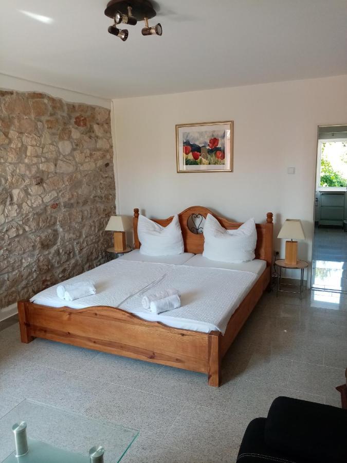 Casa Di Marko 105 M2 Garden Apartment Ровин Екстериор снимка