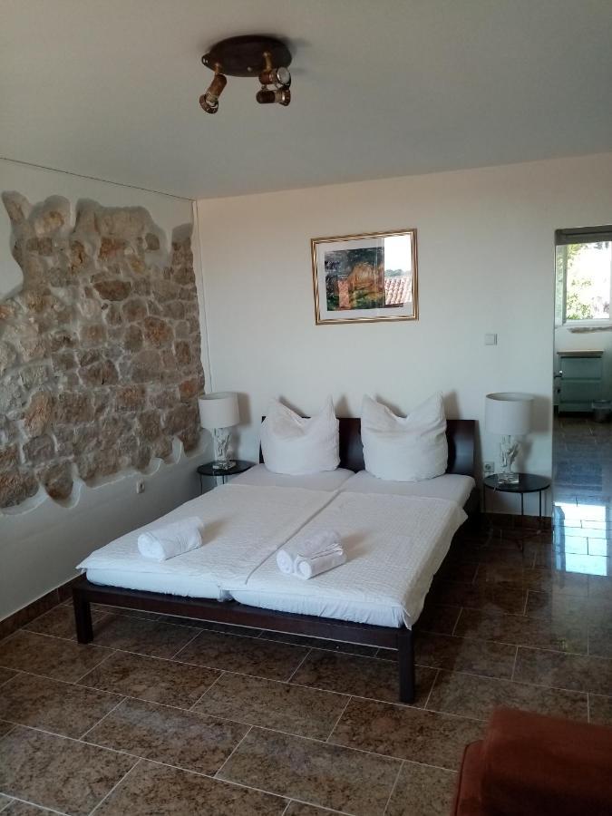 Casa Di Marko 105 M2 Garden Apartment Ровин Екстериор снимка
