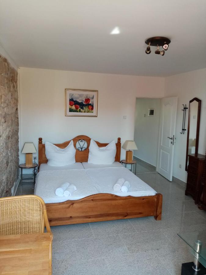 Casa Di Marko 105 M2 Garden Apartment Ровин Екстериор снимка